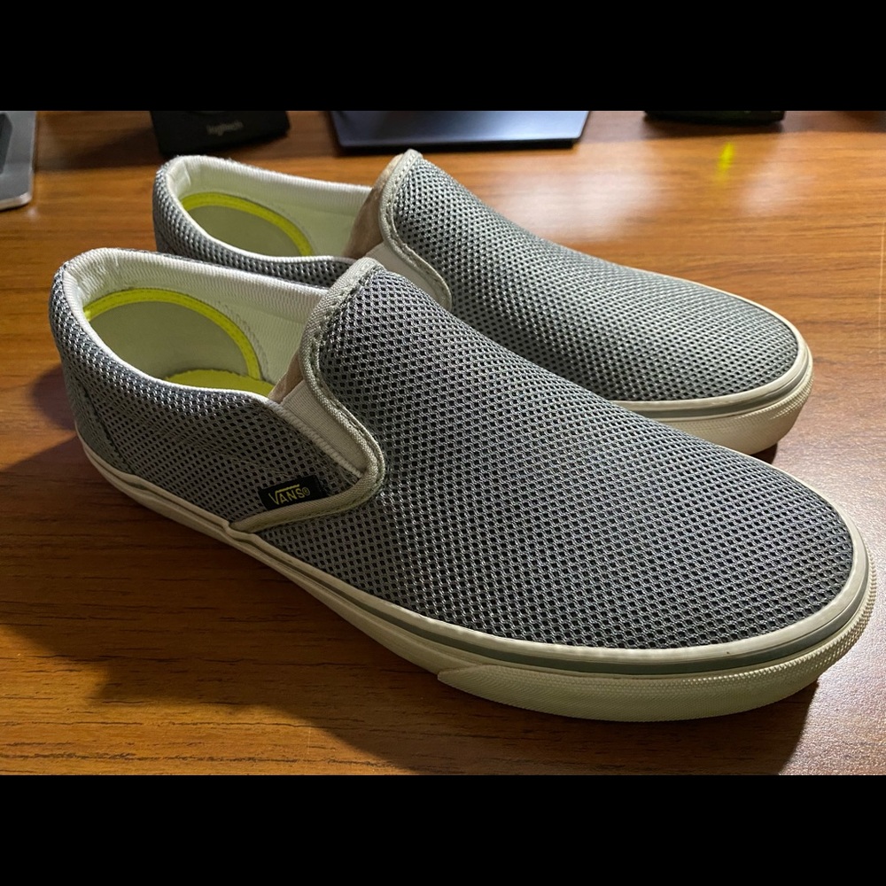 Men’s Vans Classic Slip on Mesh size 9 grey.